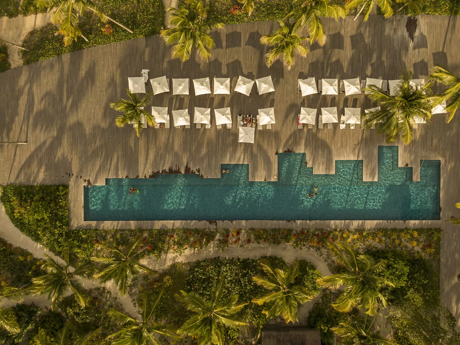 Vem chegando o verão: as melhores piscinas de hotéis do Brasil