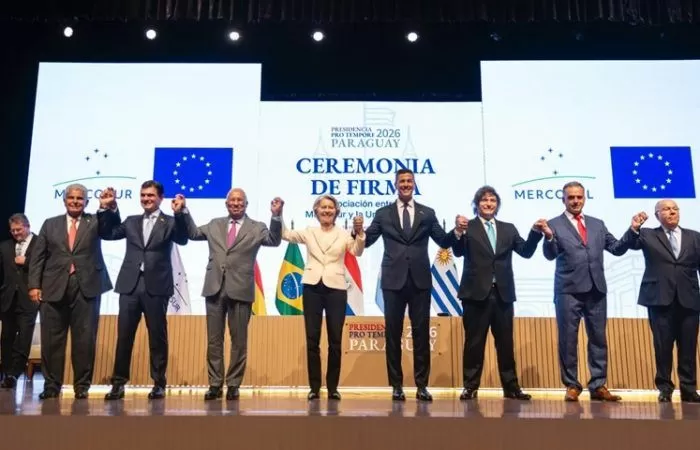 Líderes do Mercosul e da União Europeia assinam acordo comercial