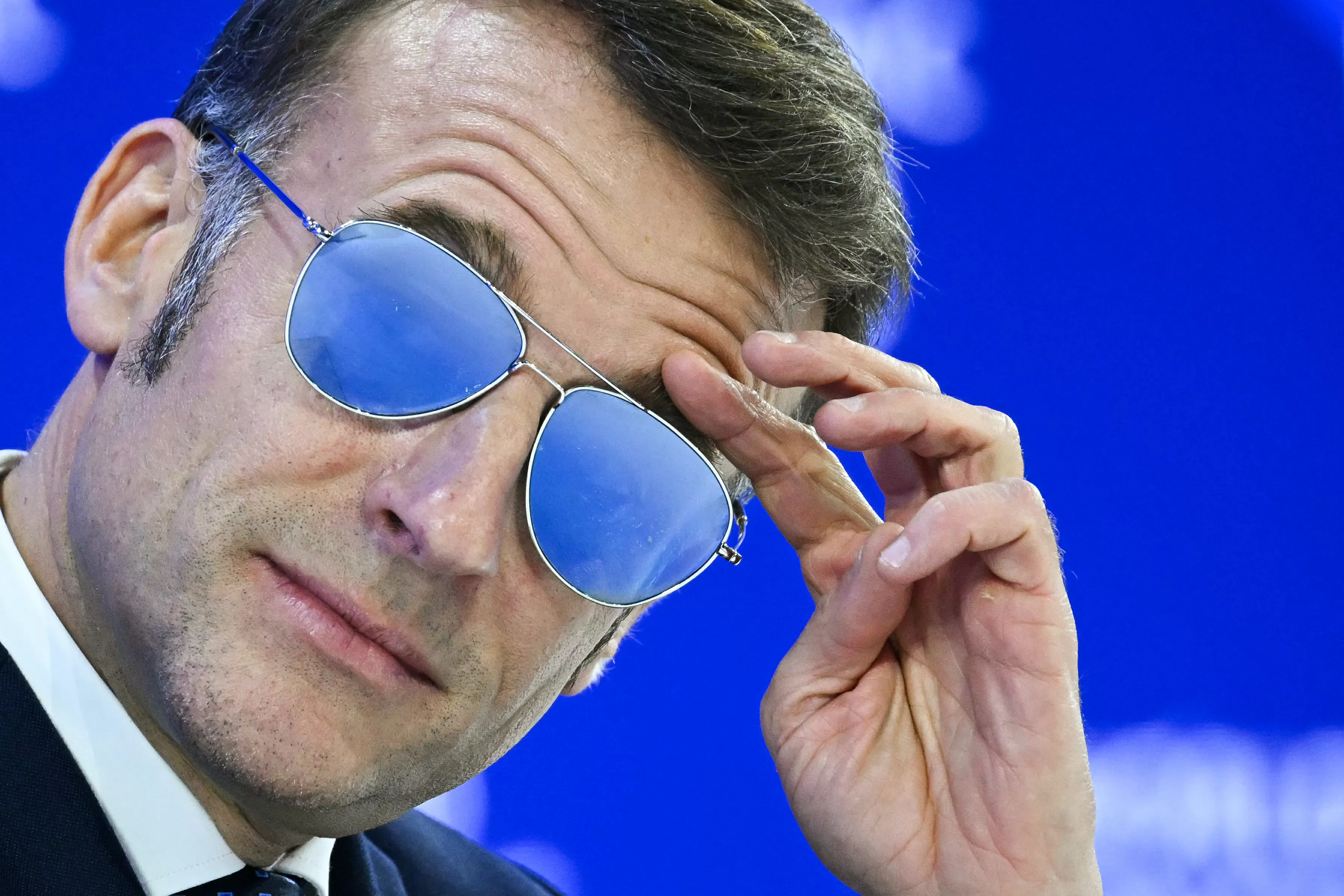 Óculos escuros estilo aviador de Macron podem virar hit fashion