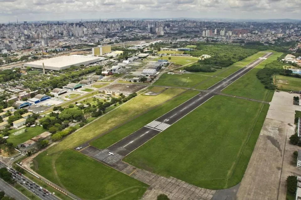 Empresas anunciam construção dos primeiros aeroportos para carros voadores