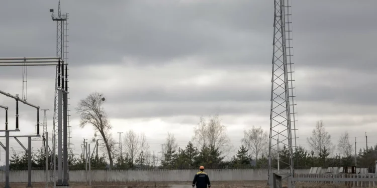 Ataque russo deixa milhares de pessoas na Ucrânia sem energia elétrica