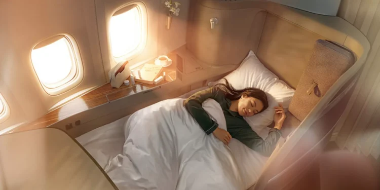 Luxo, grifes e um arsenal de mimos: a volta da primeira classe de voos