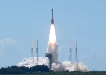 Boeing lança cápsula espacial Starliner em primeiro voo espacial tripulado