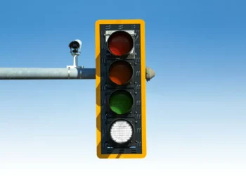 Pesquisadores sugerem criação de uma quarta luz nos semáforos