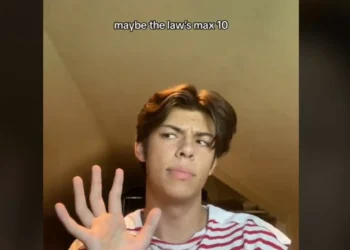 Jovem descobre que tem 40 irmãos após investigar pai biológico