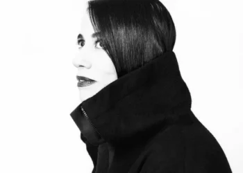 “A moda já deveria estar mais avançada”, diz Gloria Coelho