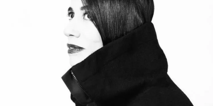 “A moda já deveria estar mais avançada”, diz Gloria Coelho