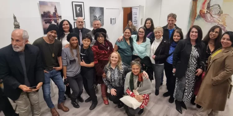 A exposição Vozes da Mudança foi um marco significativo no contexto da 12ª edição do projeto Pátria Língua Portuguesa, na Embaixada do Brasil em Londres