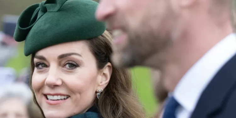 Kate Middleton repete look de Natal e faz a alegria de fashionistas