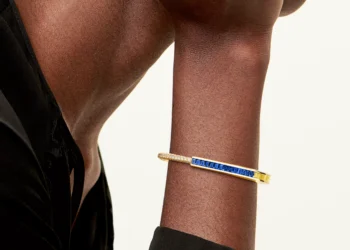 Tiffany lança pulseira em homenagem à bandeira brasileira para celebrar nova loja