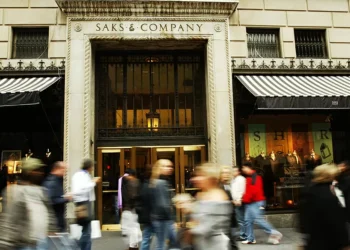 Saks compra Neiman Marcus por US$ 2,7 bilhões e vira gigante das lojas de departamento