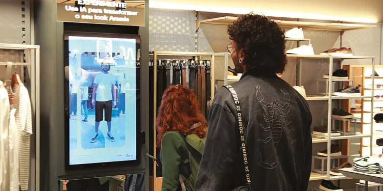 Araras virtuais: marcas investem em provadores de roupas com recurso de IA