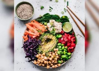 Quantas calorias cortar por dia para perder peso?