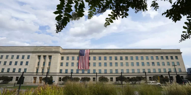 Pentágono anuncia redução da força de trabalho civil em pelo menos 5%