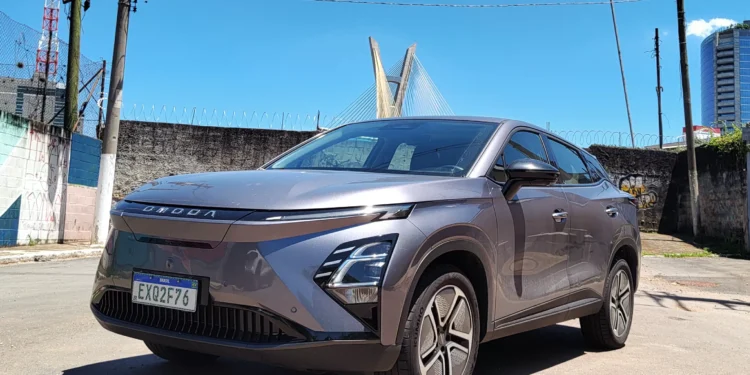 Exclusivo: testamos o Omoda E5, novo elétrico chinês que chega em março