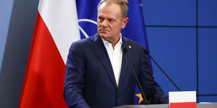 Tusk aceita demissão da chefe da luta anticorrupção após escândalo