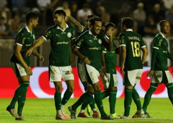 Neymar faz gol olímpico pelo Santos e é aplaudido por torcida adversária