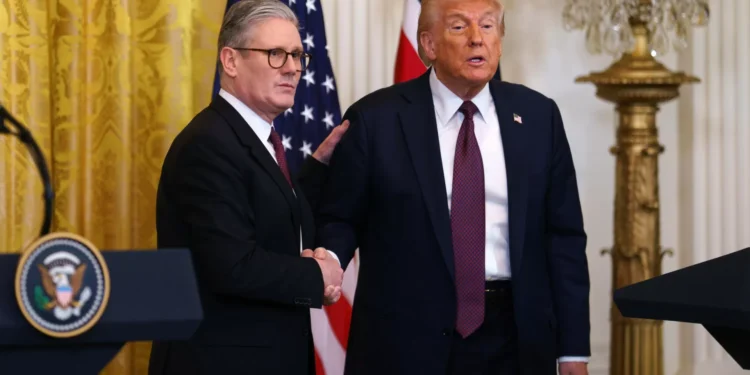 Starmer pede paz que não “recompense o agressor” Rússia