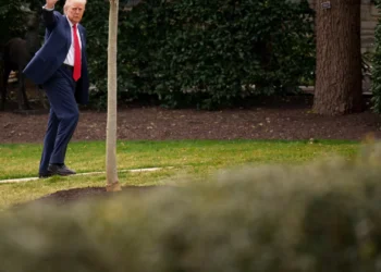 Trump ataca atos “ilegais” dos media em discurso no Departamento de Justiça