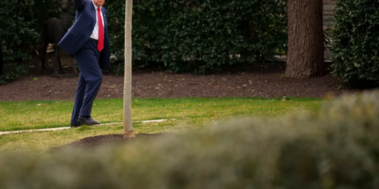 Trump ataca atos “ilegais” dos media em discurso no Departamento de Justiça