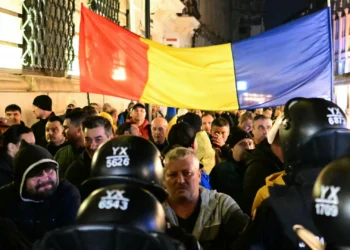 Apoiantes de pró-russo Georgescu saem à rua após ‘chumbo’ na Roménia