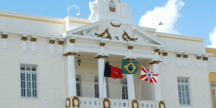 DESEMBARGADORES DO TRIBUNAL DE JUSTIÇA DA PARAÍBA, NO BRASIL, SE DÃO AUMENTO QUE REPRESENTA R$234 MILHOES AOS COFRES PÚBLICOS.