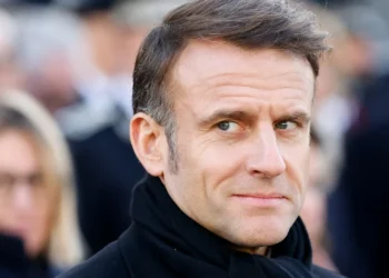 Macron pede “calma e respeito” a Trump e Zelensky para progressos de paz