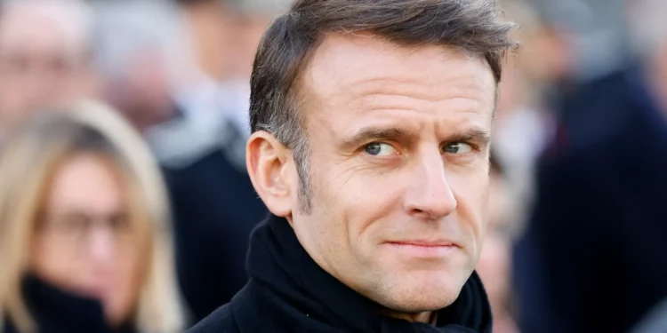 Macron pede “calma e respeito” a Trump e Zelensky para progressos de paz