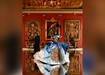 Arte para vestir: por dentro da extraordinária exposição no Louvre, em Paris