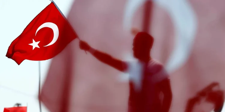 Grupos de direitos e liberdade de imprensa exigem fim de repressão turca