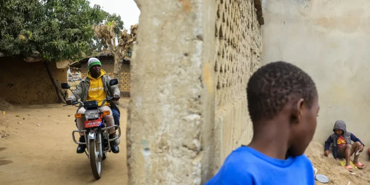 Pelo menos 900 crianças deslocadas em Moçambique reintegradas no ensino