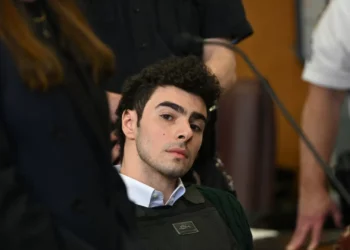 Defesa pede que Mangione tenha acesso a computador na prisão