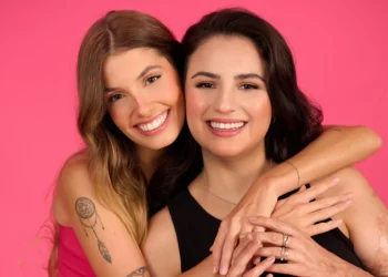 Influencer Paola Antonini e sobrevivente da Boate Kiss, Kelen Ferreira, viram Barbies PCDs