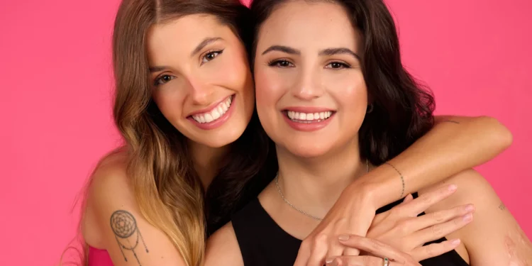 Influencer Paola Antonini e sobrevivente da Boate Kiss, Kelen Ferreira, viram Barbies PCDs