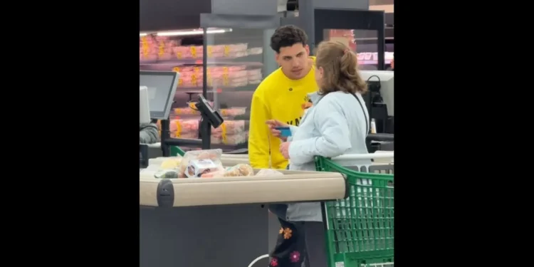 Influencer finge não ter como pagar conta. Cliente paga e torna-se viral