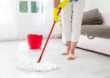 Amor não lava louça: a fatura invisível das tarefas domésticas