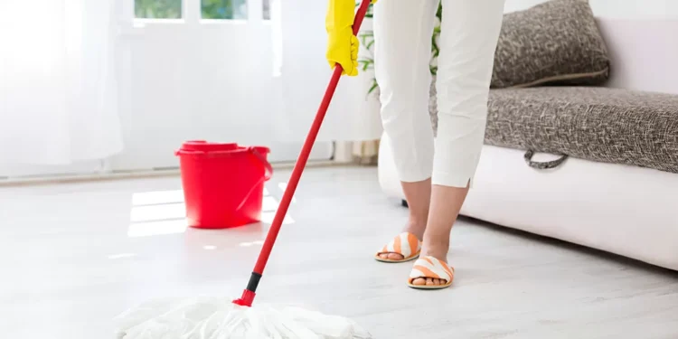 Amor não lava louça: a fatura invisível das tarefas domésticas