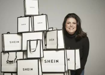 Shein lidera segmento de moda em 2024, deixando Nike e Gucci para trás