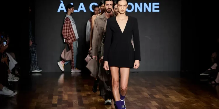 Xadrez, conforto e upcycling: a moda de rua da À La Garçonne no SPFW
