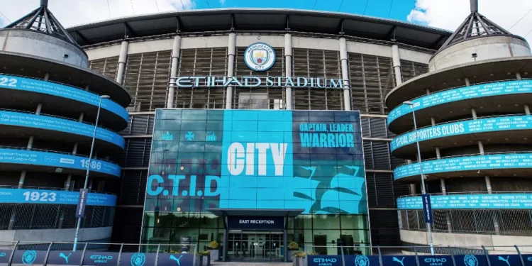 Vítor Pereira vai a bar com torcedores após vitória do Wolves