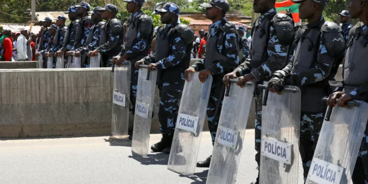 Polícia angolana detém jornalistas que cobriam marcha de estudantes