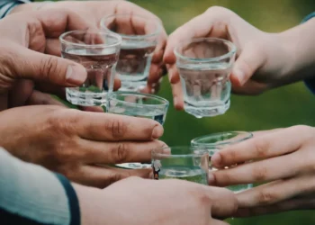 Bar oferece shots a 0,50€ em troca de choque. Desafio gera polémica
