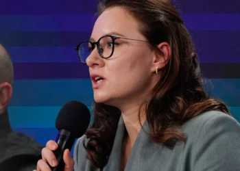 EUA e Ucrânia assinam memorando sobre acesso a recursos naturais