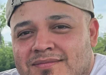 Senador diz que viu negada entrada na prisão de El Salvador que detém Abrego Garcia