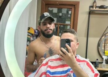 O barbeiro do primeiro salão nudista em São Paulo: ‘temos princípios’