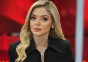 A inesperada reação de jornalista ao anunciar terremoto ao vivo