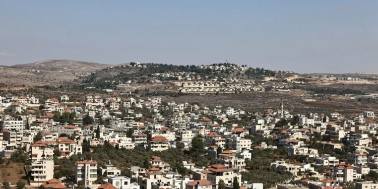 Rapaz palestino-americano morre na Cisjordânia após disparos de colonos