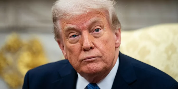 Trump diz que negociações com o Irão sobre nuclear estão “a ir muito bem”