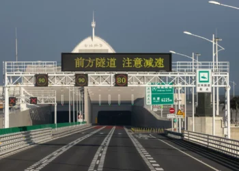 China regista subida de 70% nos estrangeiros na maior ponte marítima do mundo