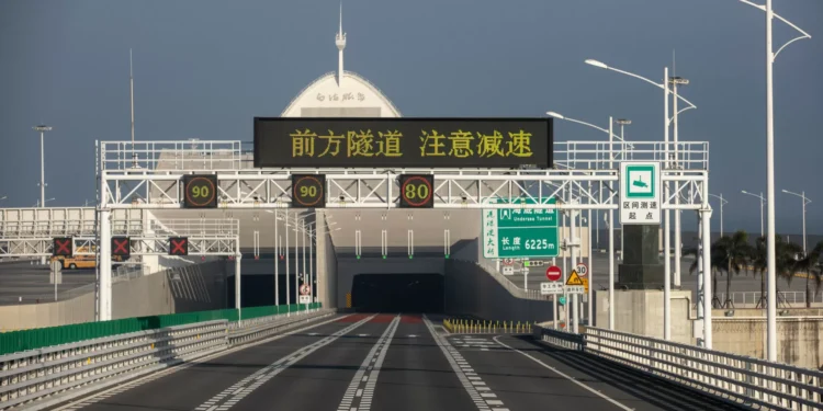 China regista subida de 70% nos estrangeiros na maior ponte marítima do mundo